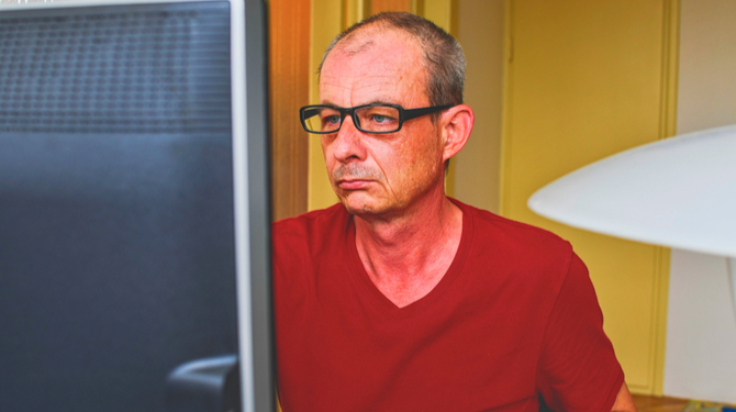 CDA-lid Henk (53) wil niet paniekerig uitstappen nu koers in elkaar stort: 'HODL'