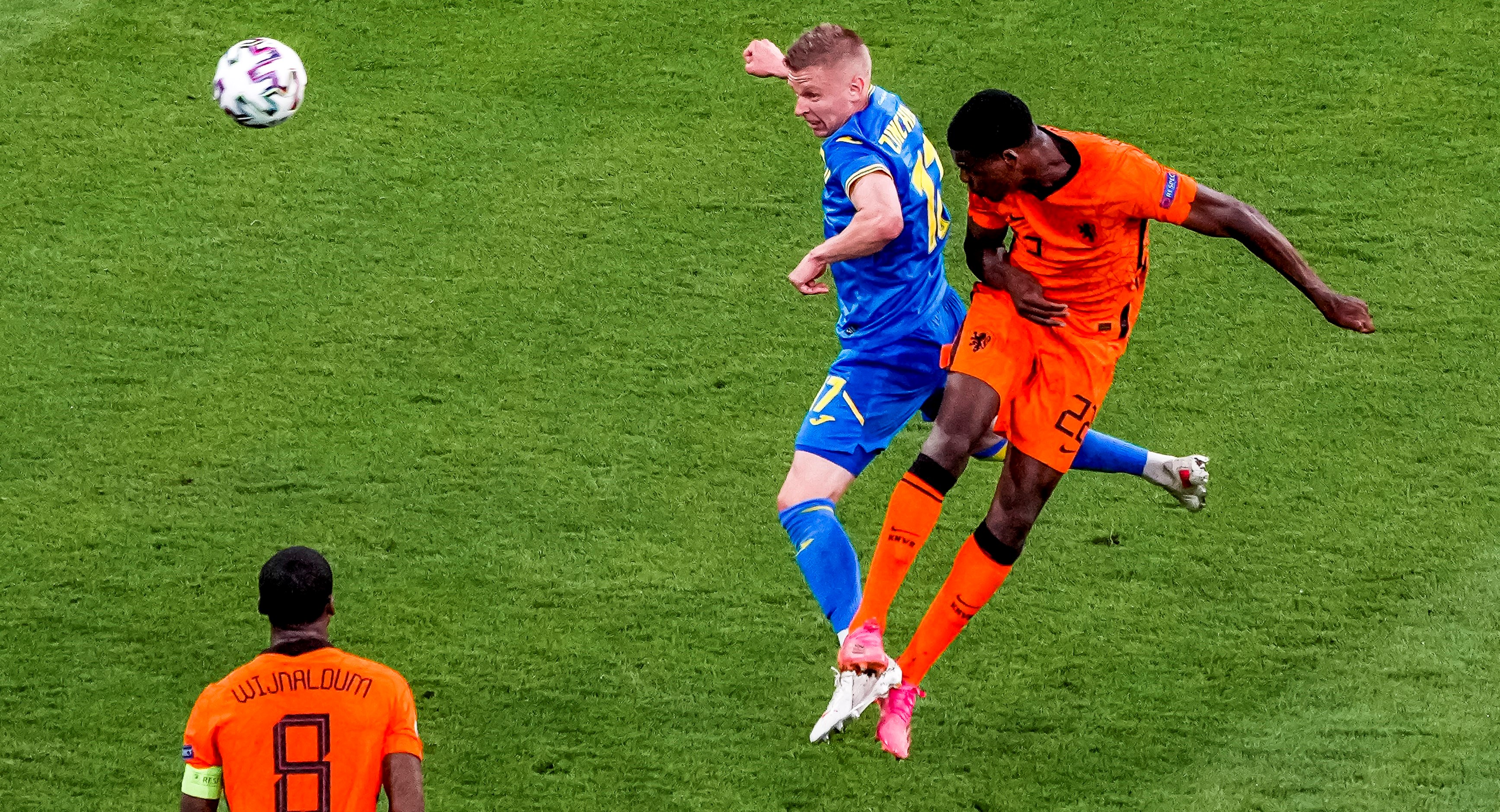Dumfries wist al voor goal dat hij ging scoren: ‘Hoorde mensen met snellere verbinding al juichen’