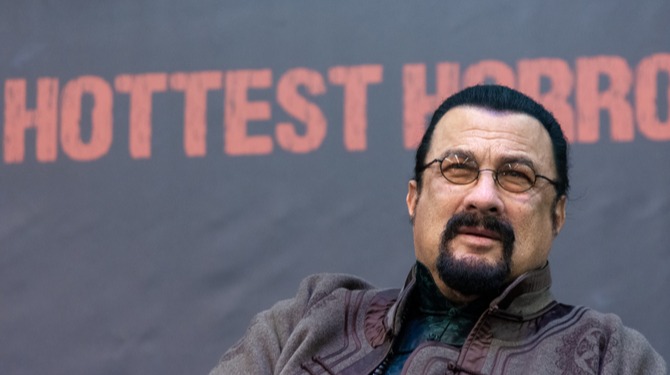 Darts verdwijnt achter betaalmuur: eindelijk ruimte voor Steven Seagal op RTL7