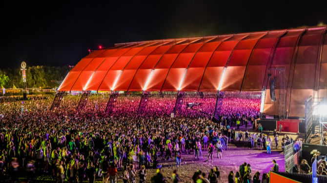 RIVM roept op tot betere line-up Lowlands om vaccinatiebereidheid jongeren te vergroten