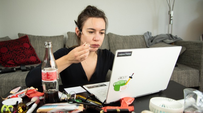 Eva na twee weken wekkers zetten erin geslaagd op het nippertje uitstel voor belastingaangifte aan te vragen