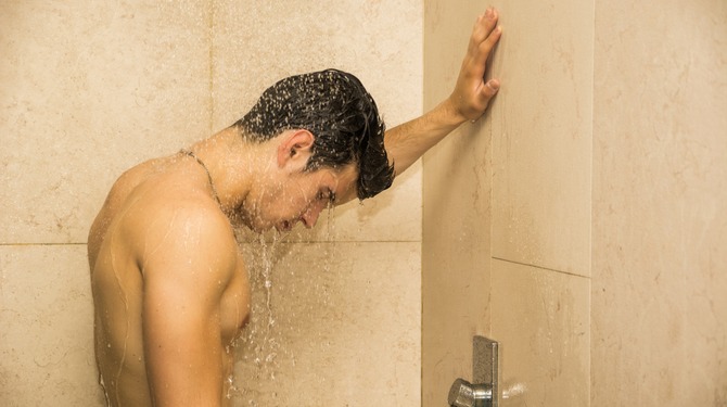 Man krijgt onder de douche altijd de beste ideeën, maar staat na twee minuten toch weer over eigen enkels heen te zeiken