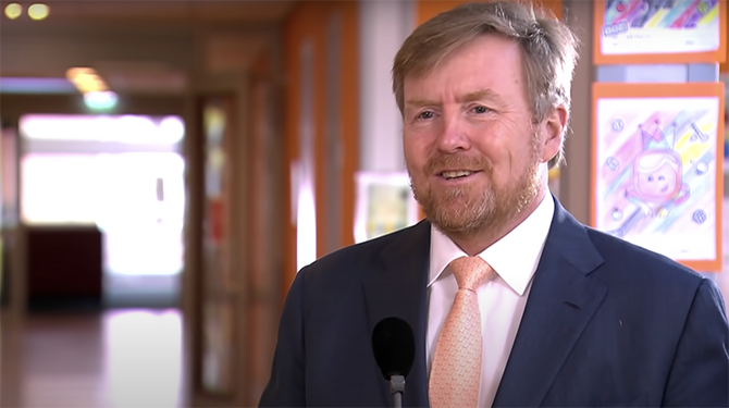 Man krijgt voor verjaardag peiling met vraag of mensen hem nog nodig vinden