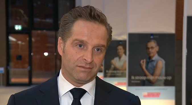 Grote zorgen bij Hugo de Jonge om mensen die vaccin willen