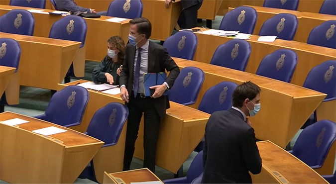 Politiek geeft signaal af aan complotdenkers: ‘Totaal niet in staat tot geheim masterplan’