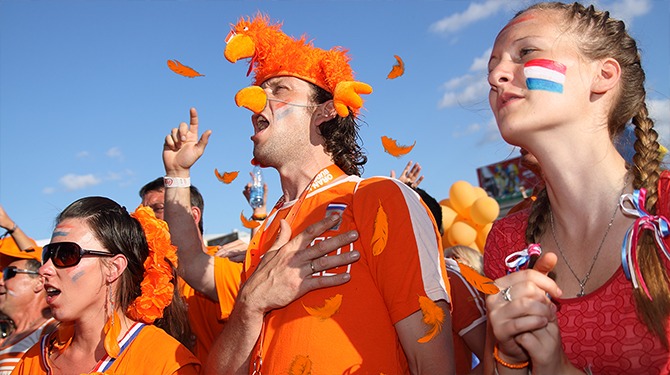 Resultaten FieldLab-experiment: man verkleed als oranje kaketoe test negatief op schaamte