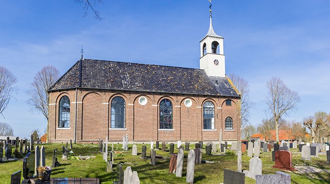 Begraafplaats waarschijnlijk heel goed want er liggen veel locals begraven