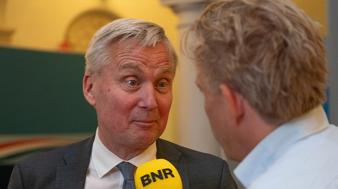 ​Van der Burg: 'Kunnen we stoppen met elkaars taalgebruik corrigeren, er is een genocide gaande'