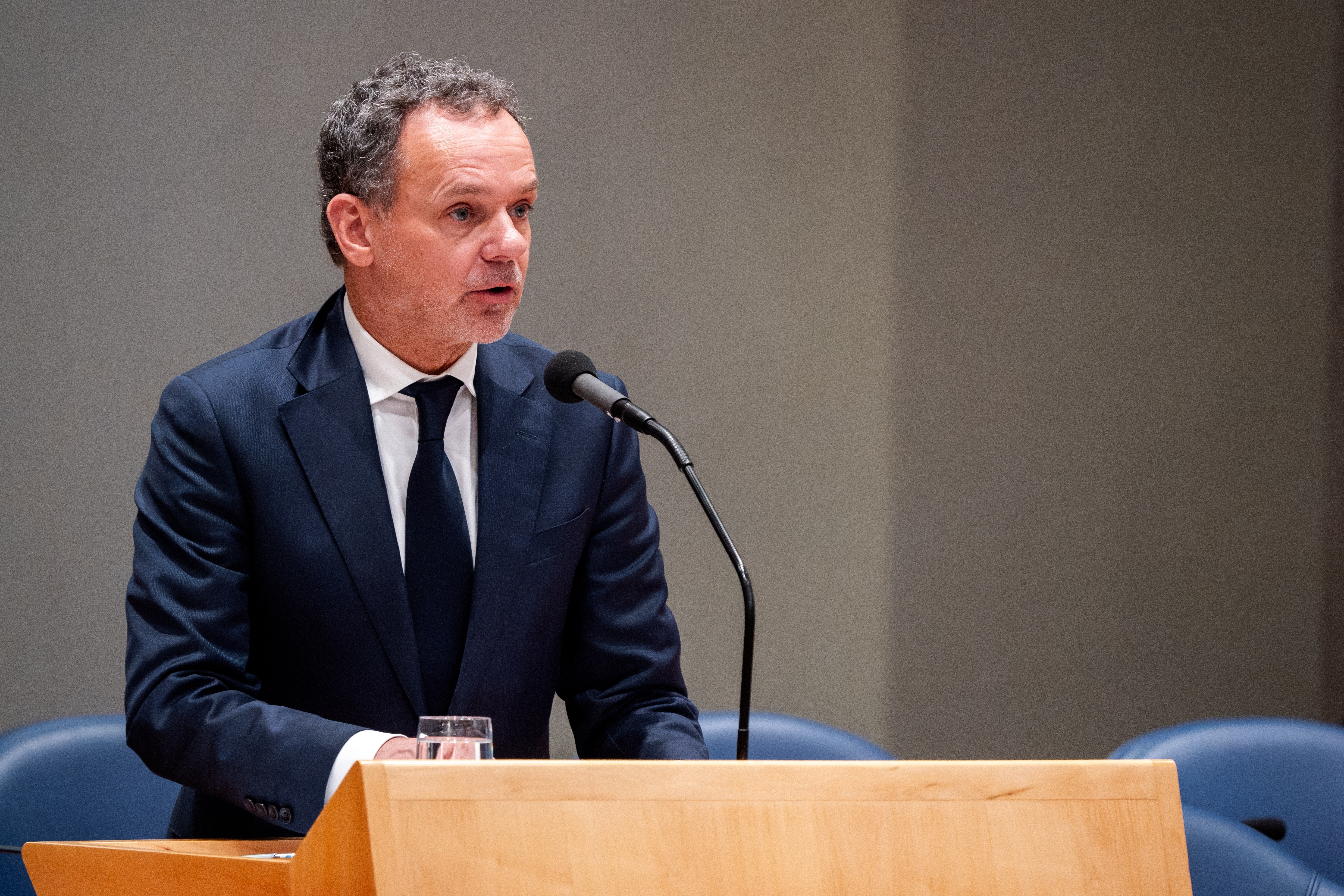 Keiharde taal van minister Veldkamp: ‘Ik denk na over maatregelen’