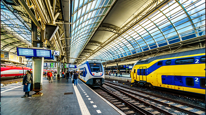 NS viert vandaag TRAIN Amsterdam met treinenparade op Centraal Station