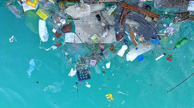 Hoopgevend: steeds meer plastic in zee met ‘recycle me’-etiket