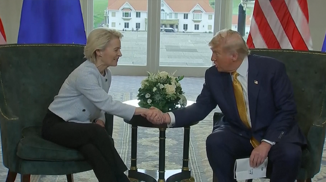 Meesteronderhandelaar Trump krijgt EU zover nadelige deal voor beide partijen te sluiten