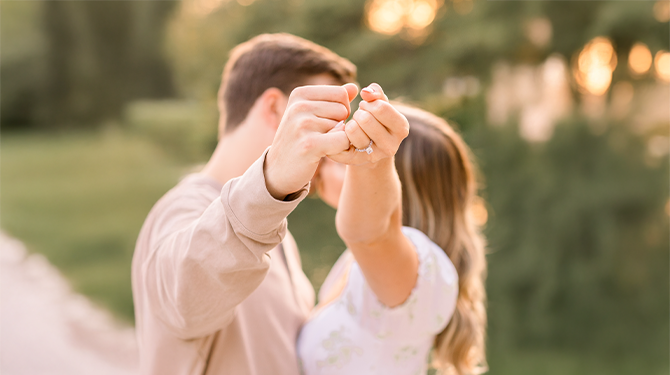 Verloving komt perfect uit voor Instagram-koppel met dipje in aantal likes