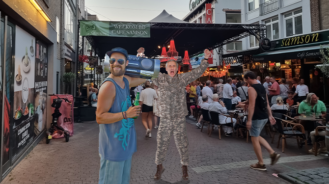 Juichende militair applaudisseert voor Nijmegenaar die 4 dagen op rij heeft gezopen