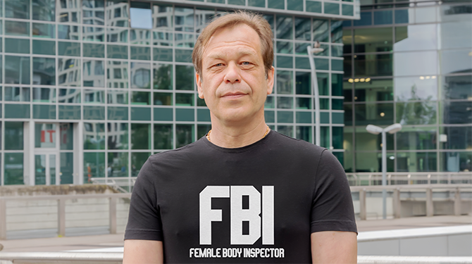 Professionele Female Body Inspector waarschuwt voor 'neppers en imitatoren'