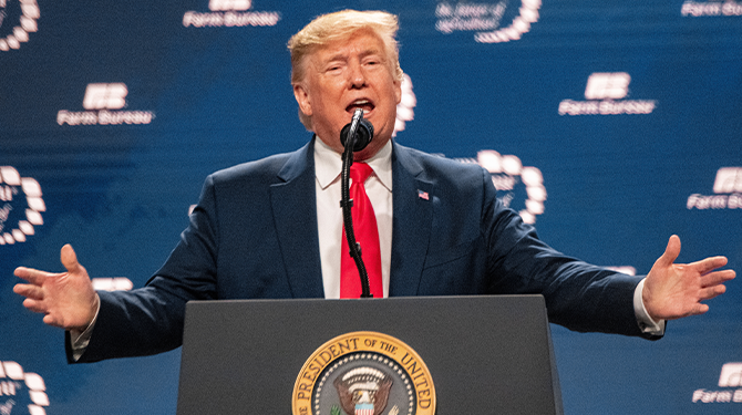 Trump gooit strategie om en vertelt nu trots hoeveel kinderen hij op Epstein Island heeft misbruikt