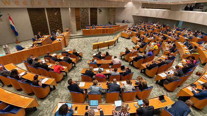 Nederland wil grip op aantal politici dat zich met asiel bezighoudt
