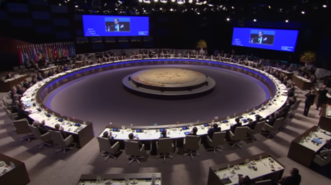 NAVO-top 'enorme geldverspilling' in wereld waar bar weinig conflict is