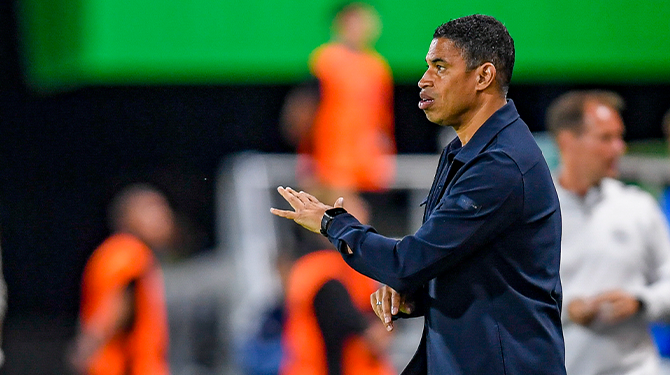 Michael Reiziger één verliespartij verwijderd van aanstelling bij Ajax