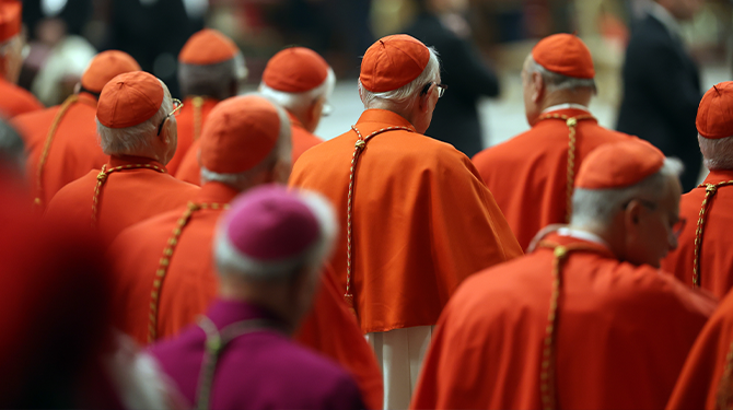Vaticaan op zoek naar nieuwe paus met 5 jaar pauservaring