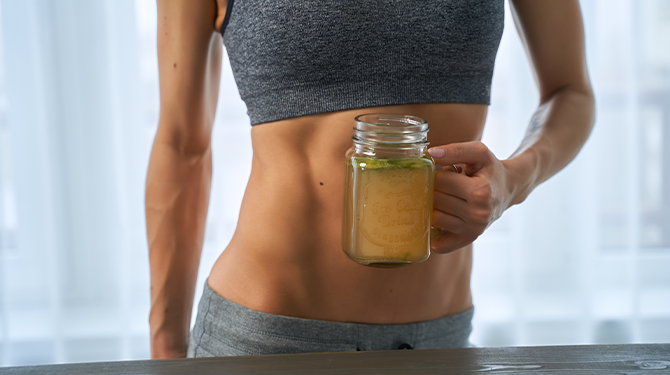 Beauty influencer laat zien hoe je zelf een koe slacht voor de beste bone broth