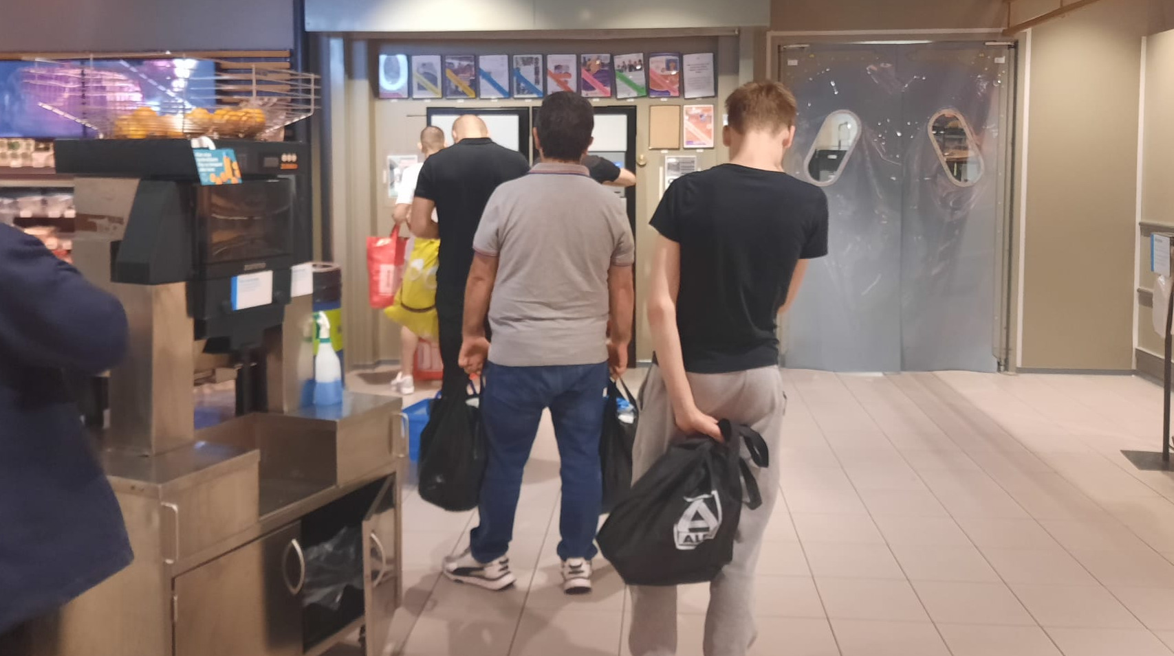 Vrouw neemt 10 vakantiedagen op om lege flessen in te leveren