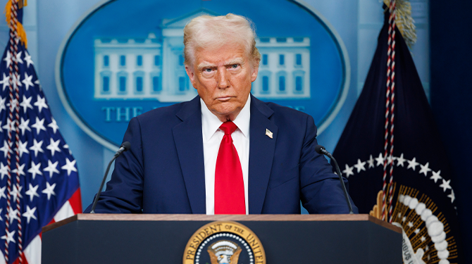 Trump ontkent handel met voorkennis: 'Weet zelf niet eens wat ik aan het doen ben'