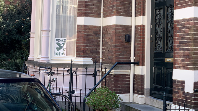 Dankzij Peace Now-posters heeft rijke buurt steeds minder oorlog