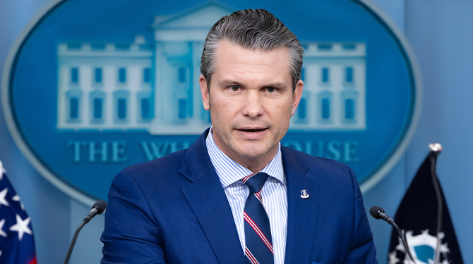 Amerikaanse minister van Defensie ontkent wachtwoorden te hebben gebruikt