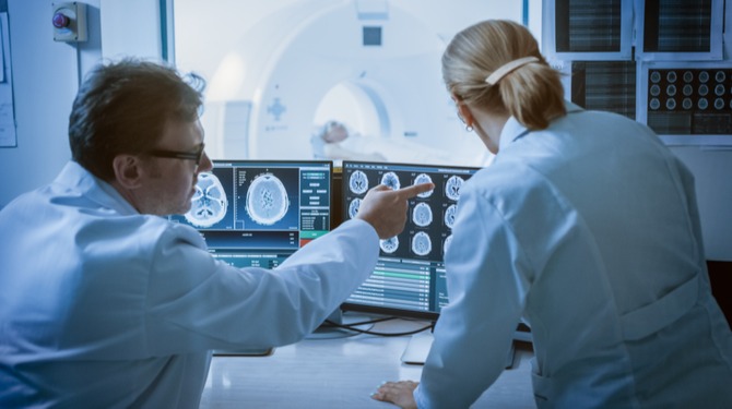 Wetenschappers ontdekken gebied in hersenen dat oplicht als je in een enorme scanner wordt geschoven