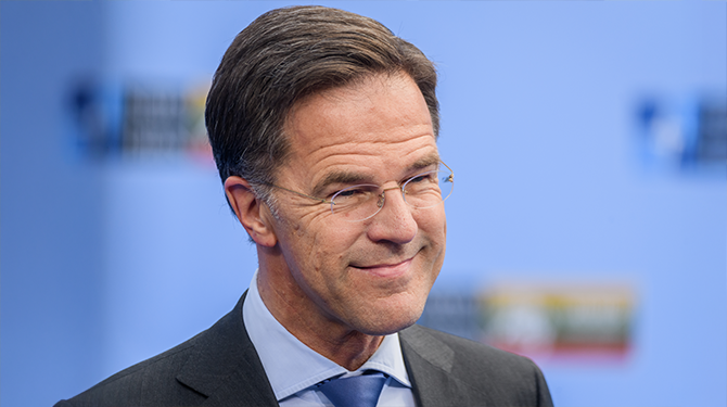 Kunst van het manifesteren: deze man ziet een eensgezinde NAVO voor zich