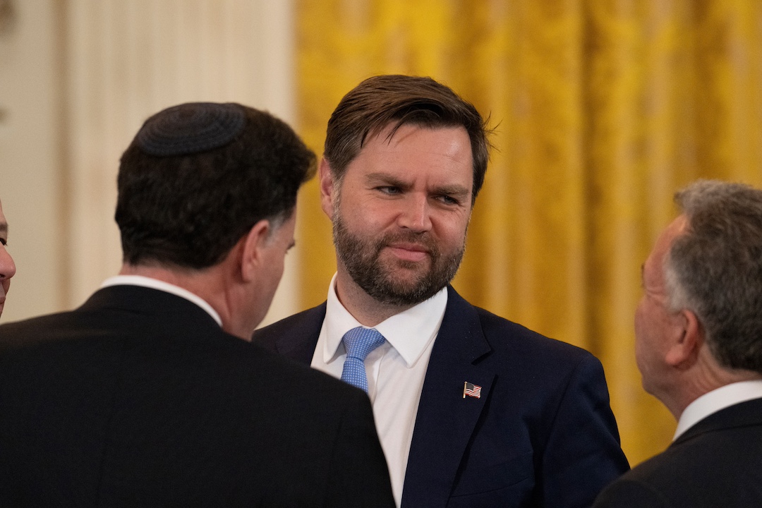 Wie is J.D. Vance, de First bitch achter president Trump?
