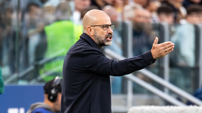 Bosz bevestigt dat hij het achteraf anders zou aanpakken: ‘Na de 1-6 gingen we achteroverleunen’