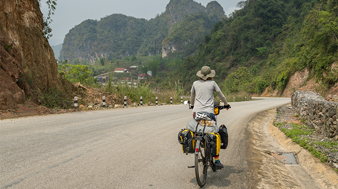 Vrouw fietst van Nederland naar Vietnam zonder er vlogs over te maken