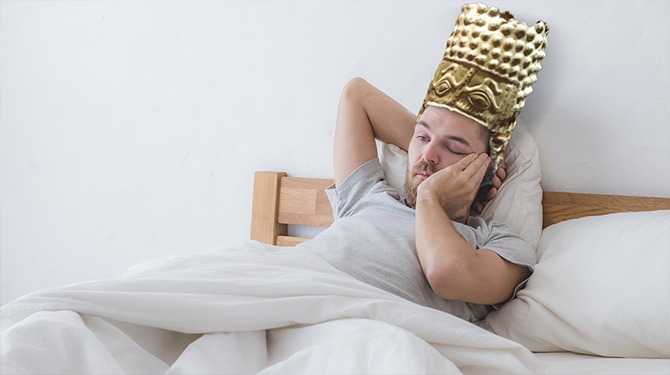 Student Ferdy wordt week na avondje stappen wakker met rare helm op zijn hoofd