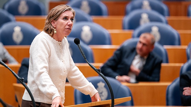VVD: 'Onze geweldige helden van de politie moeten hun bek houden over vuurwerk'