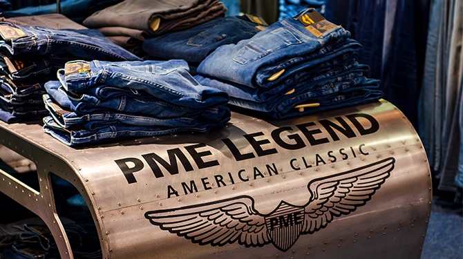 Joost baart opzien door voor zijn dertigste PME Legend kleding te dragen