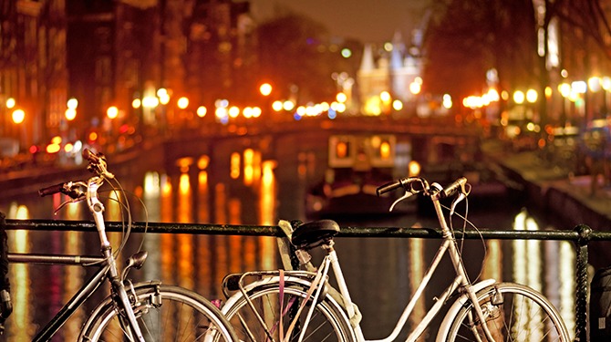 Olga’s knipperende fietslampje massaal aangezien voor onderdeel Amsterdam Light Festival