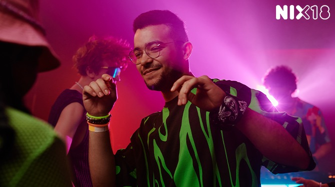 Man die 6 dagen per week in de club staat, heeft weinig last gehad van het weinige zonlicht van de afgelopen weken
