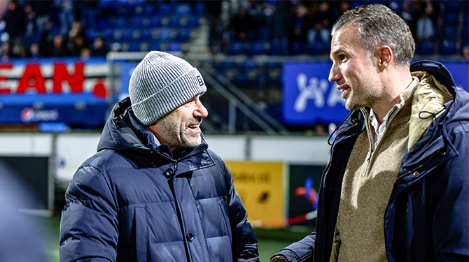 Van Persie over Bosz: ‘Met alleen mooi voetbal win je geen wedstrijden’