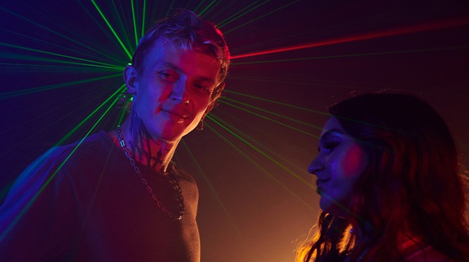 Nieuwe datingapp ‘NJENG’ uitsluitend voor mensen die van techno boven de 140 BPM houden