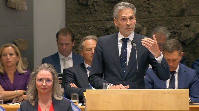 Oppositiepartijen willen langregeerboete voor bewindspersonen die al maandenlang niks voor elkaar krijgen