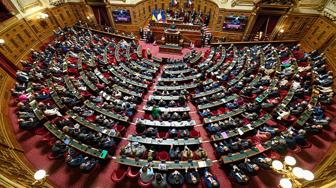 Typisch: Franse regering na drie maanden al met pensioen