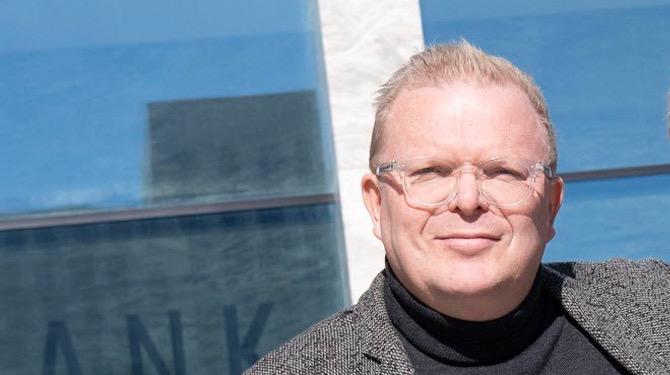 Gulle Sunneklaas doet heel Nederland arrestatie van Jan Roos cadeau