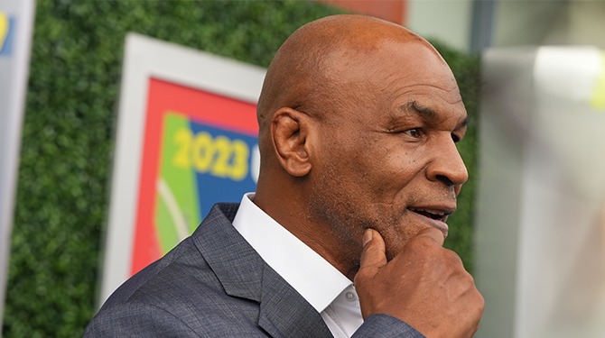 Mike Tyson blijft niet wakker voor gevecht: 'Zie morgen wel wat het geworden is'