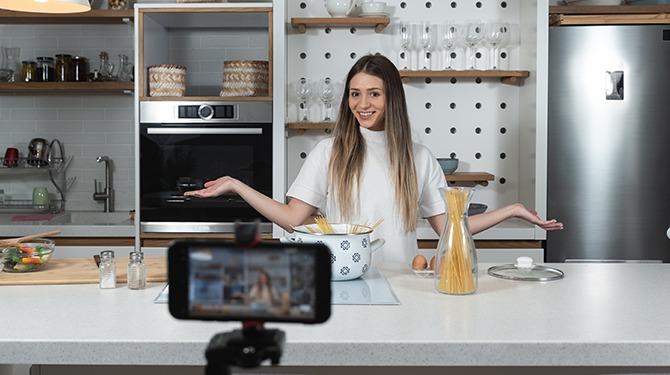 Foodvlogger deelt 'secret recipe' met 2.4 miljoen volgers