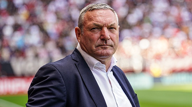 Ron Jans blij dat top-3 het eindelijk met hem aandurft