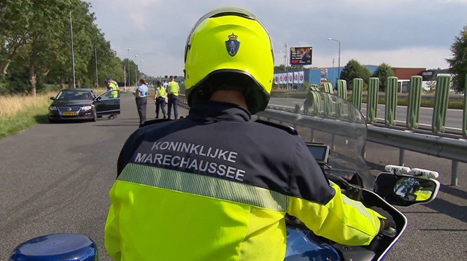 Vuurwerkliefhebbers die op PVV stemden vinden grenscontroles ‘misschien toch niet zo’n goed idee’