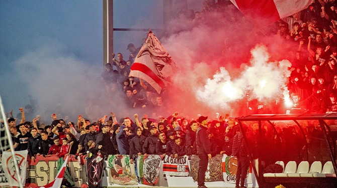 Ajax-fans halen grote bek uit het vet