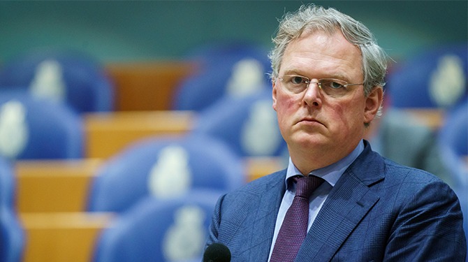 Staatssecretaris Idsinga treedt af: ‘Ik wil meer tijd doorbrengen met mijn geld’